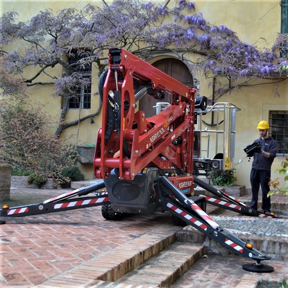 15m Electric Tracked Articulated Boom Image 4